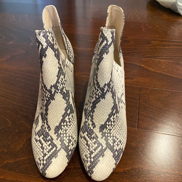 Snakeskin booties - Picture 3 of 3
